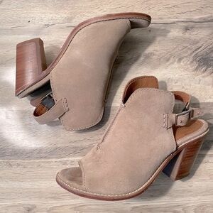 Frye Carolina ash Courtney booties 7.5 suede sling back sandals